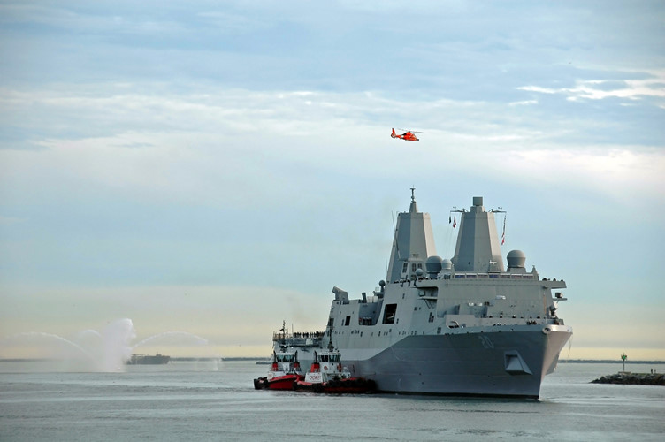 Ngạc nhiên tàu vận tải đổ bộ mang vũ khí laser của Mỹ